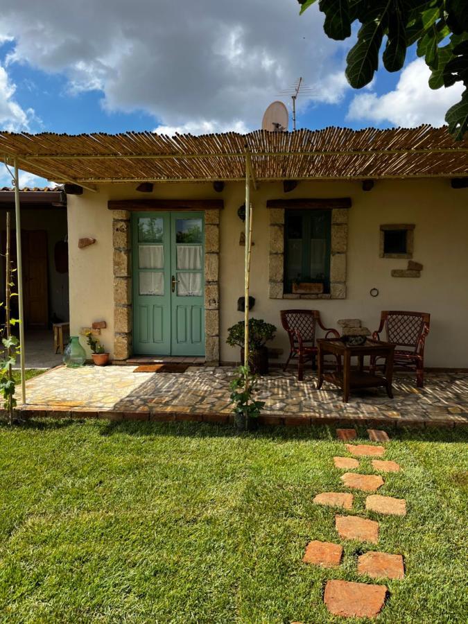 Gasthaus Graziosa Stanza Campidanese Su Segundu Oristano Exterior foto